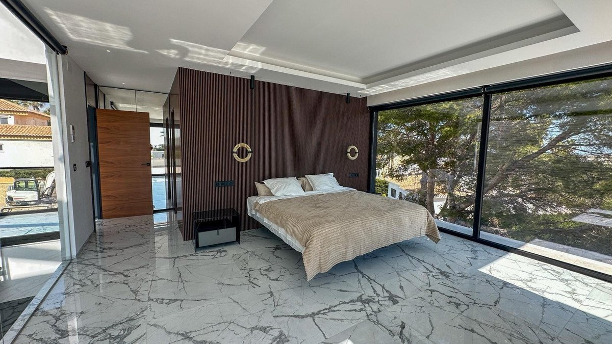 4 Bed Detached Villa in Orihuela Costa