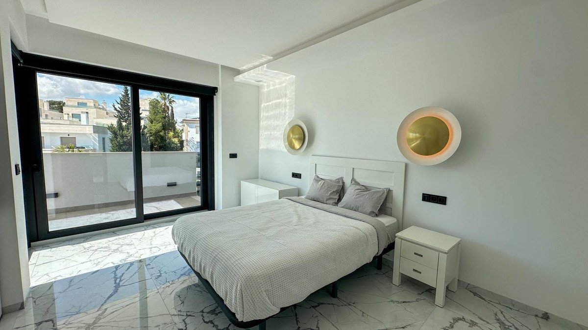 4 Bed Detached Villa in Orihuela Costa