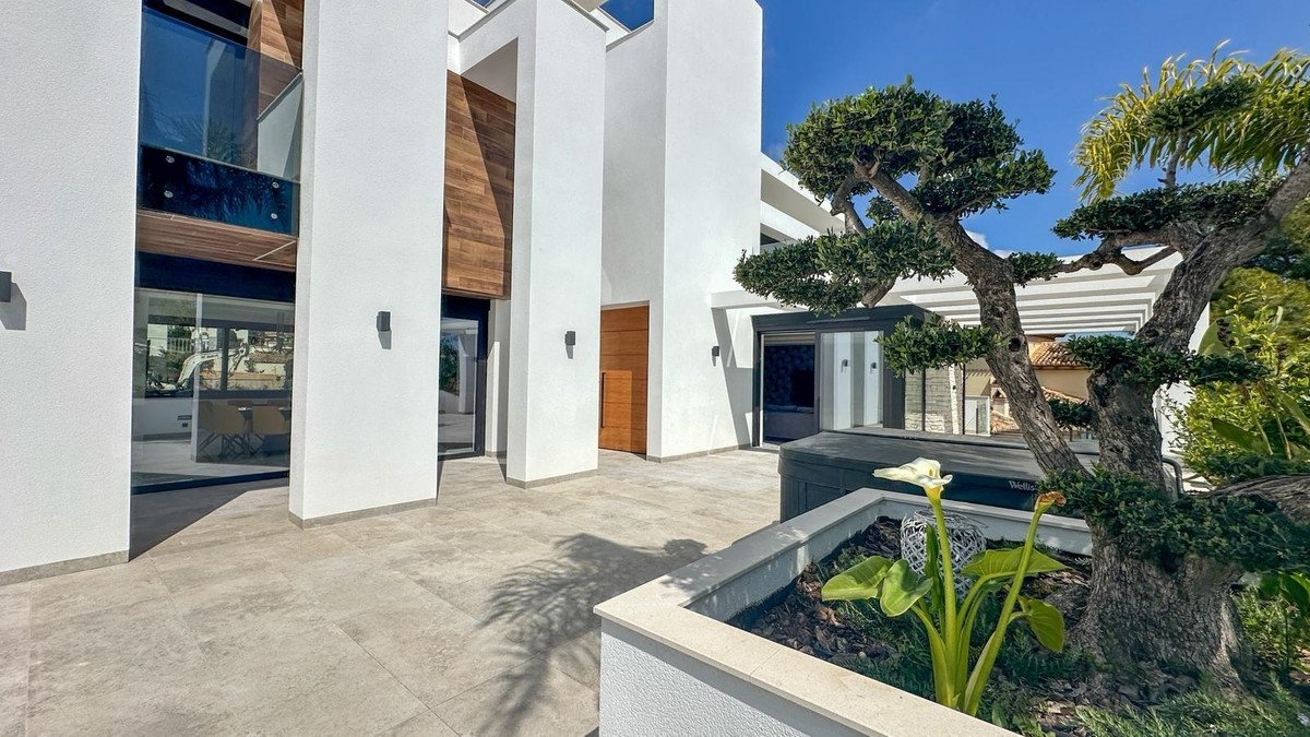 4 Bed Detached Villa in Orihuela Costa