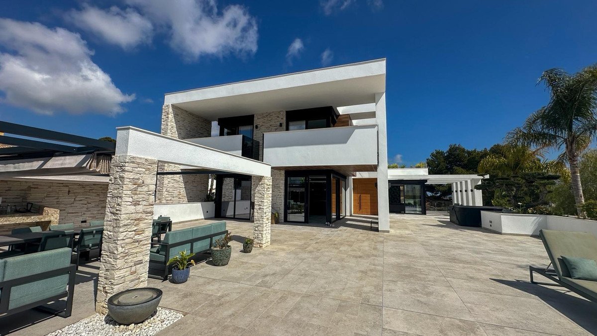 4 Bed Detached Villa in Orihuela Costa