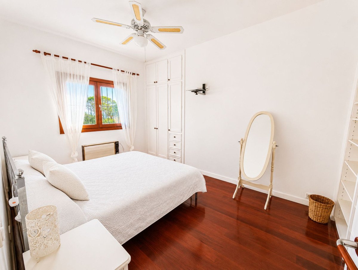 6 Bed Finca - Cortijo in Estepona