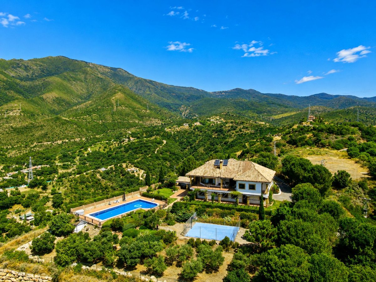6 Bed Finca - Cortijo in Estepona