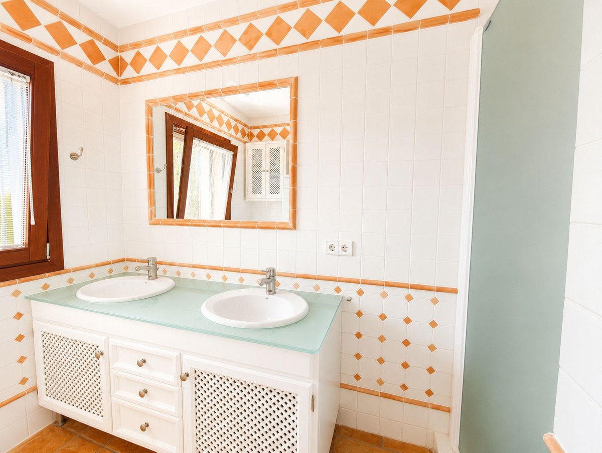 6 Bed Finca - Cortijo in Estepona