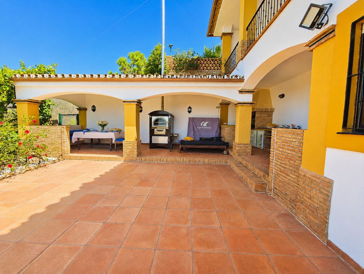 6 Bed Finca - Cortijo in Estepona