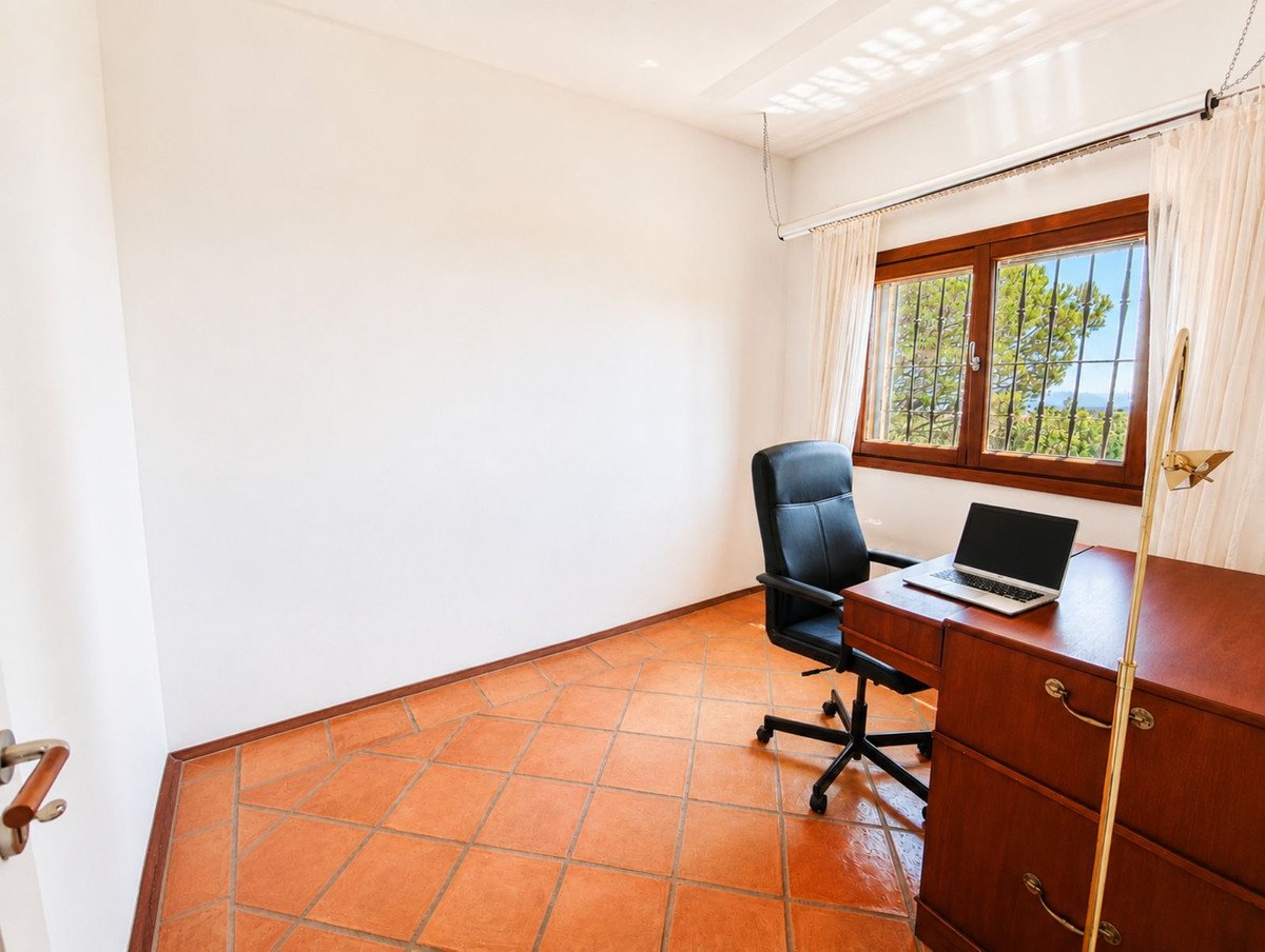 6 Bed Finca - Cortijo in Estepona