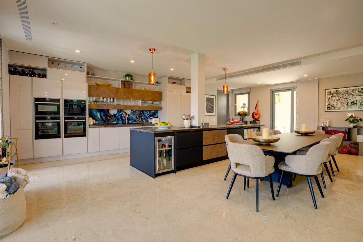 6 Bed Detached Villa in Los Arqueros