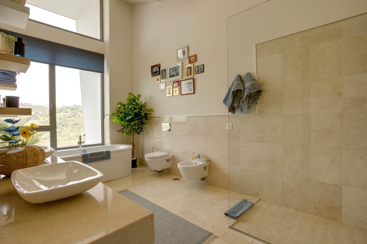 6 Bed Detached Villa in Los Arqueros