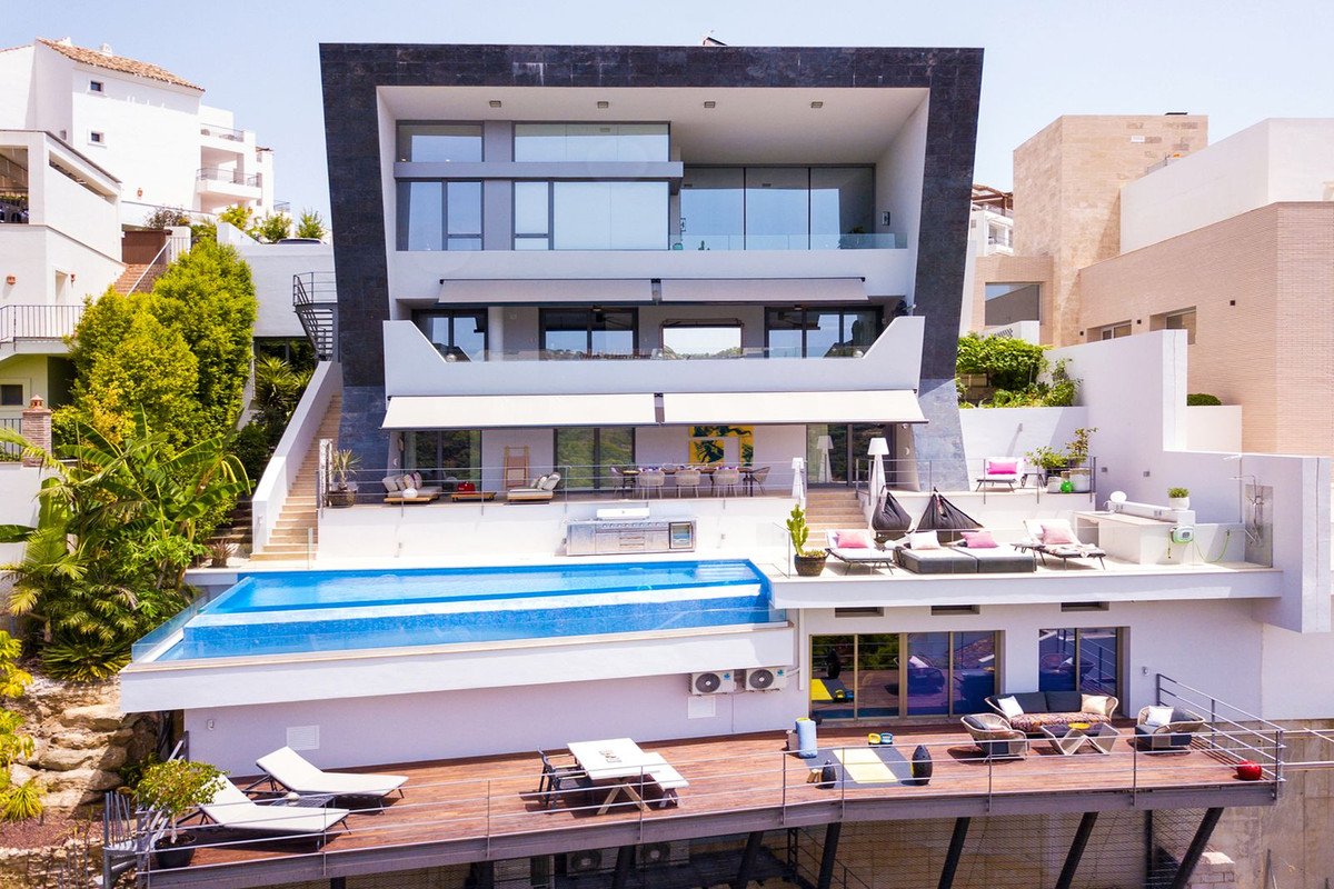 6 Bed Detached Villa in Los Arqueros