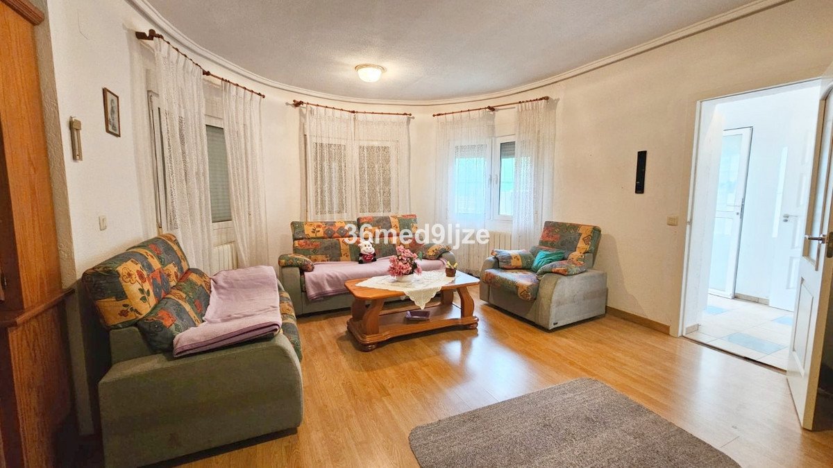 8 Bed Detached Villa in Los Alcazares