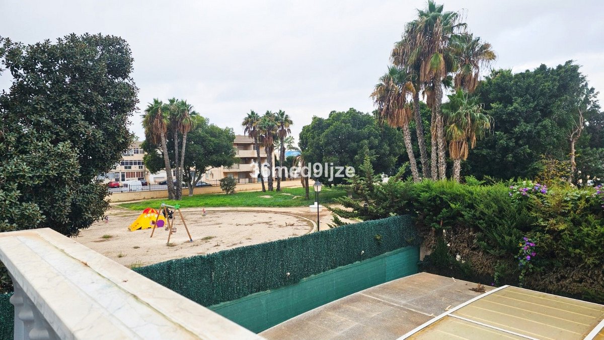 8 Bed Detached Villa in Los Alcazares