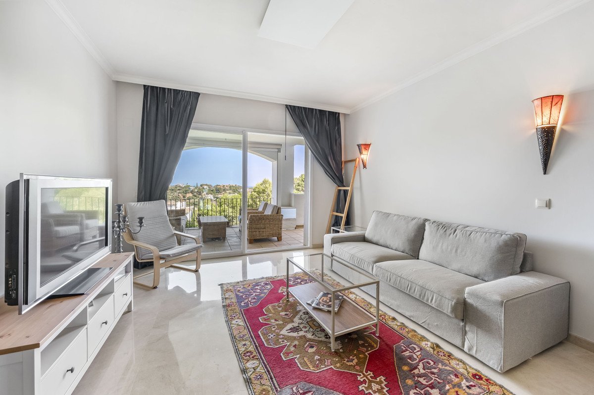 2 Bed Middle Floor Apartment in Benahavís