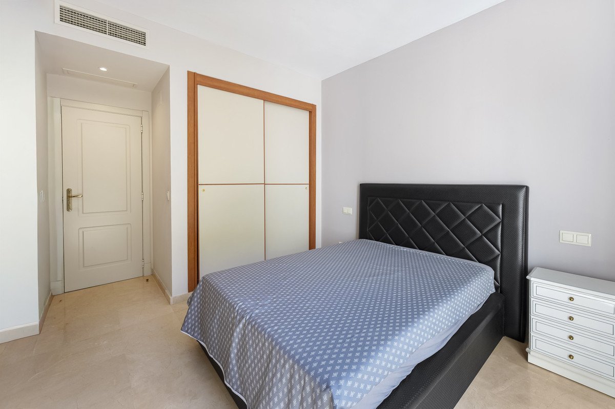 2 Bed Middle Floor Apartment in Benahavís