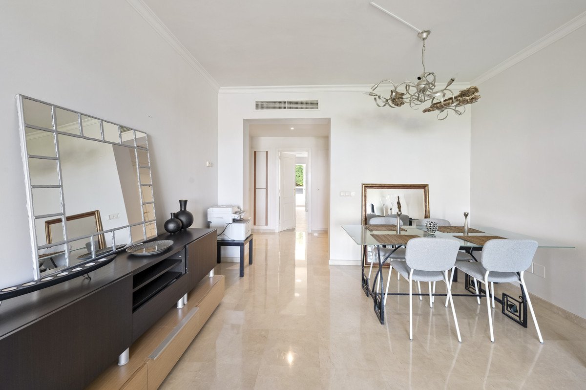 2 Bed Middle Floor Apartment in Benahavís