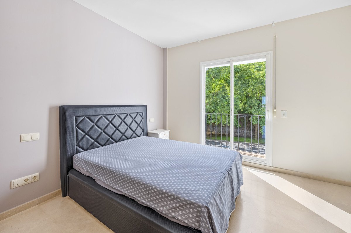 2 Bed Middle Floor Apartment in Benahavís
