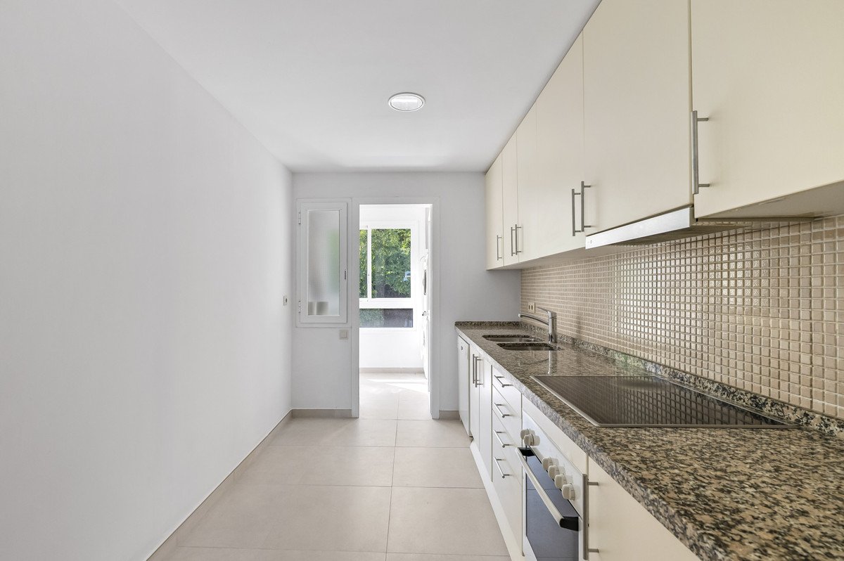 2 Bed Middle Floor Apartment in Benahavís
