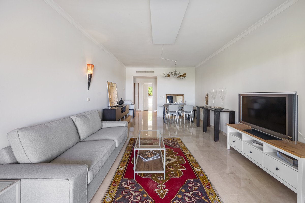 2 Bed Middle Floor Apartment in Benahavís