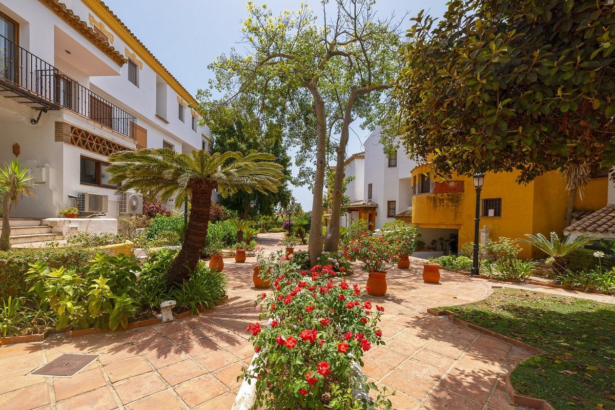 2 Bed Semi-Detached House in San Roque