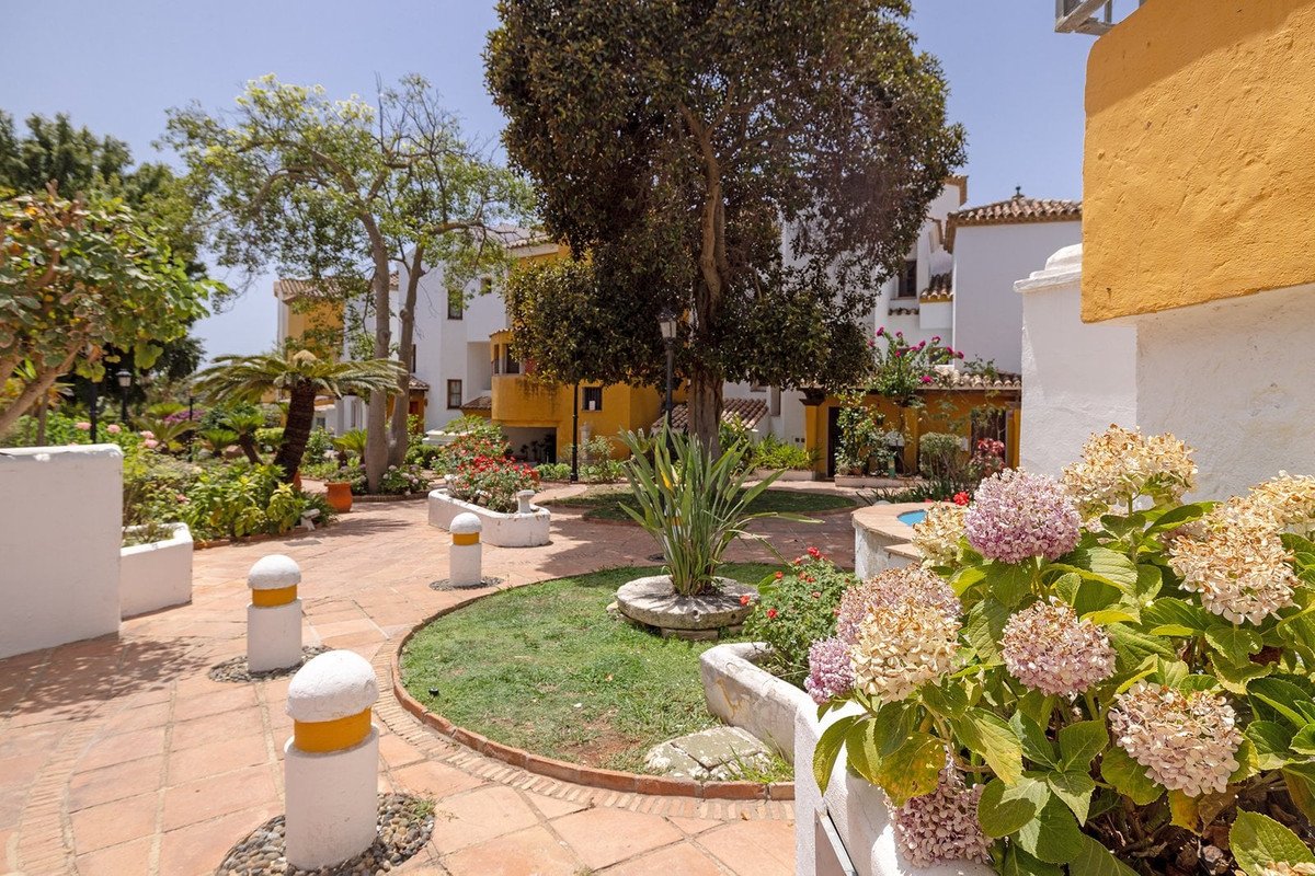 2 Bed Semi-Detached House in San Roque