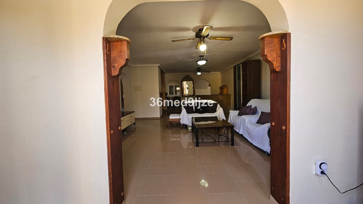 6 Bed Detached Villa in Los Alcazares