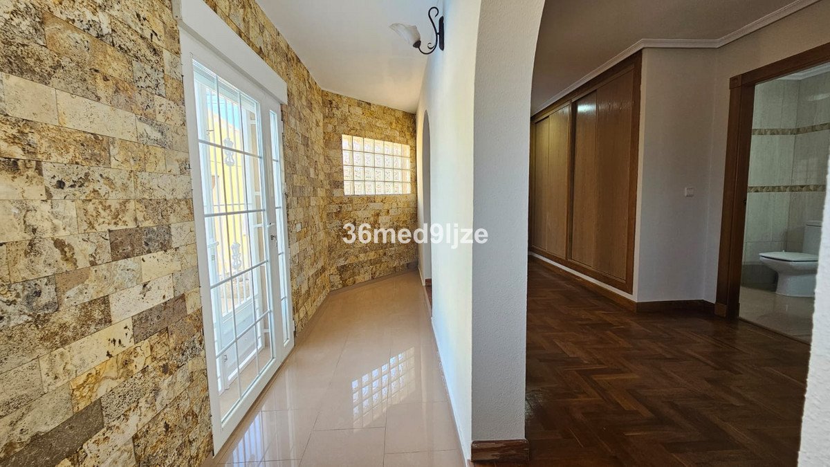 6 Bed Detached Villa in Los Alcazares