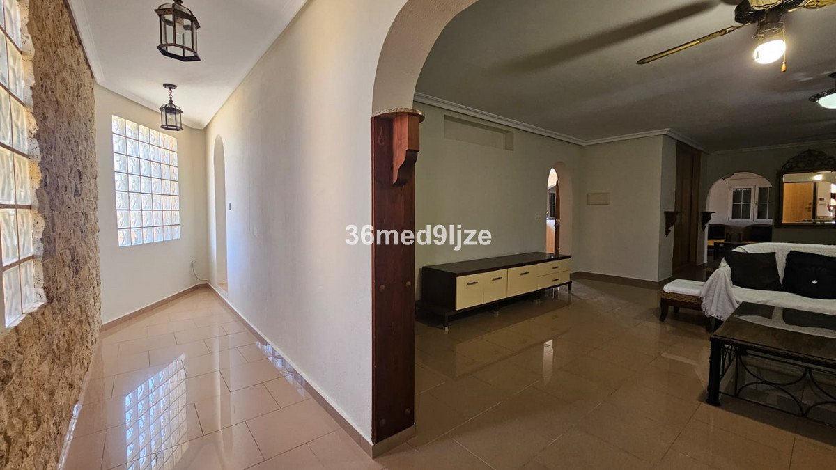6 Bed Detached Villa in Los Alcazares