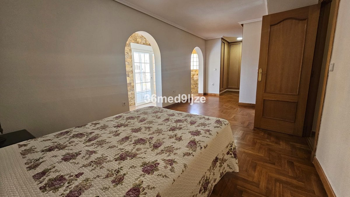 6 Bed Detached Villa in Los Alcazares