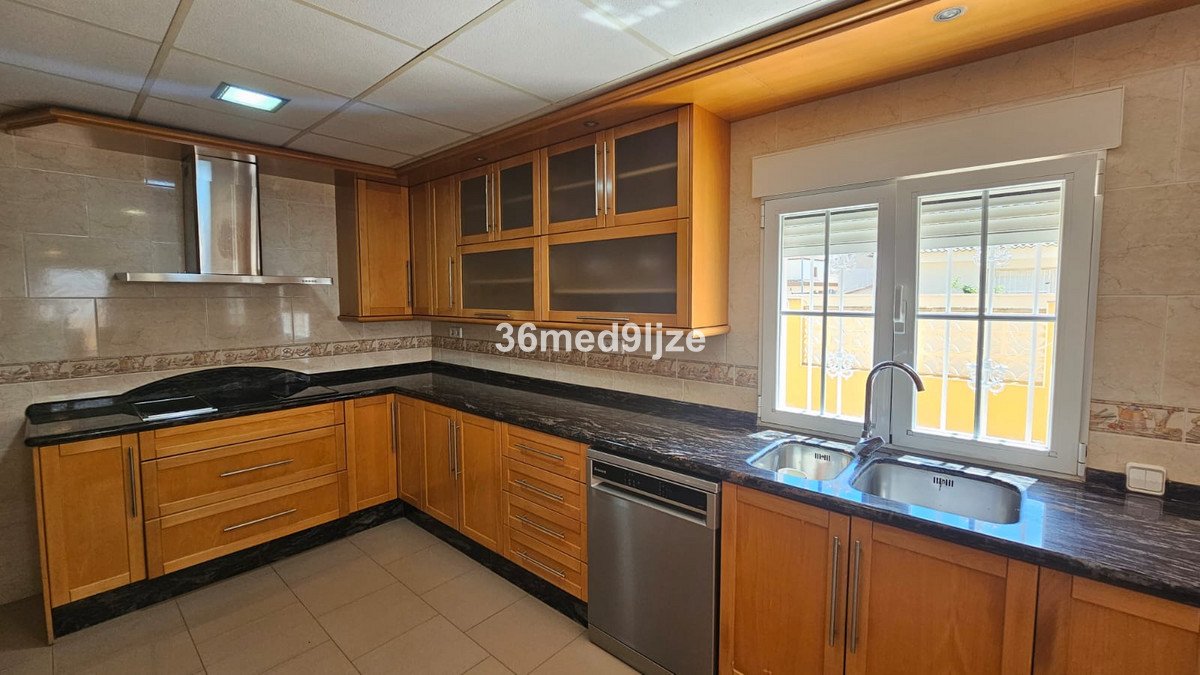6 Bed Detached Villa in Los Alcazares