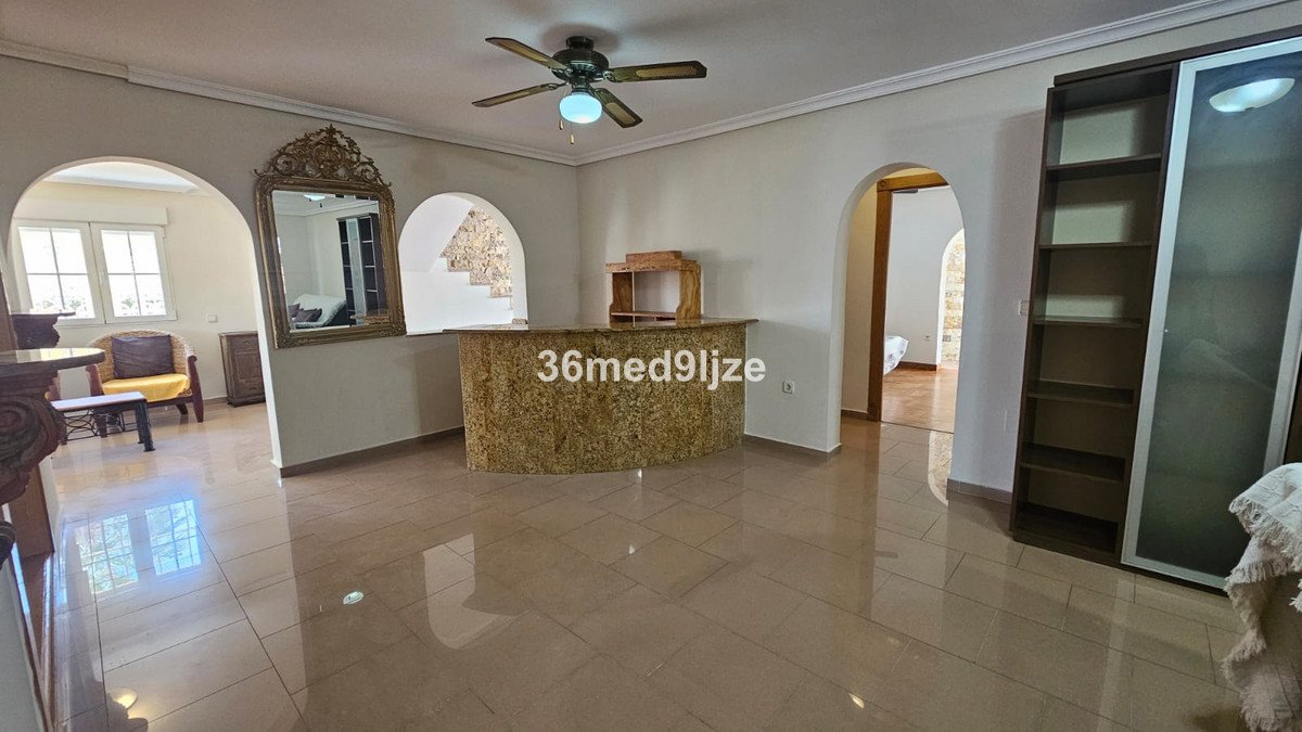 6 Bed Detached Villa in Los Alcazares