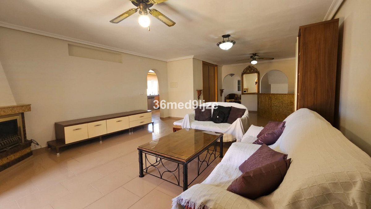 6 Bed Detached Villa in Los Alcazares