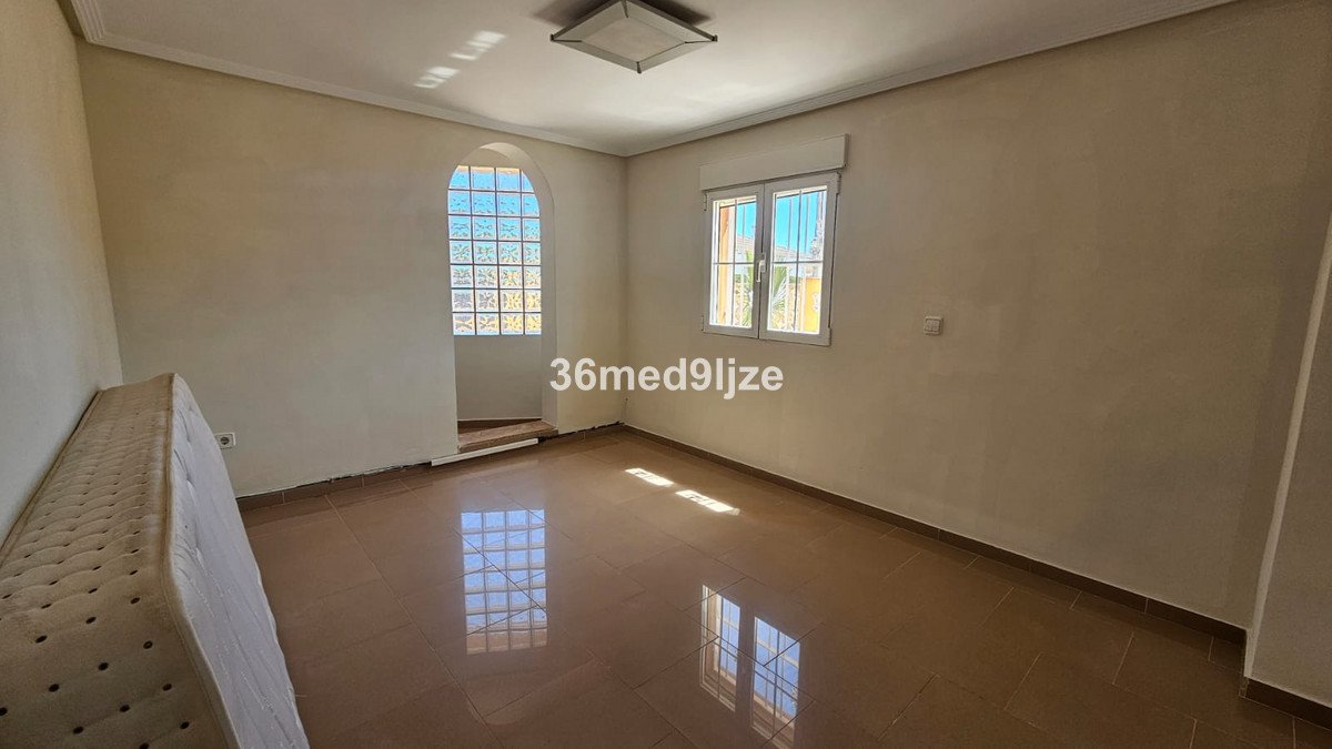 6 Bed Detached Villa in Los Alcazares