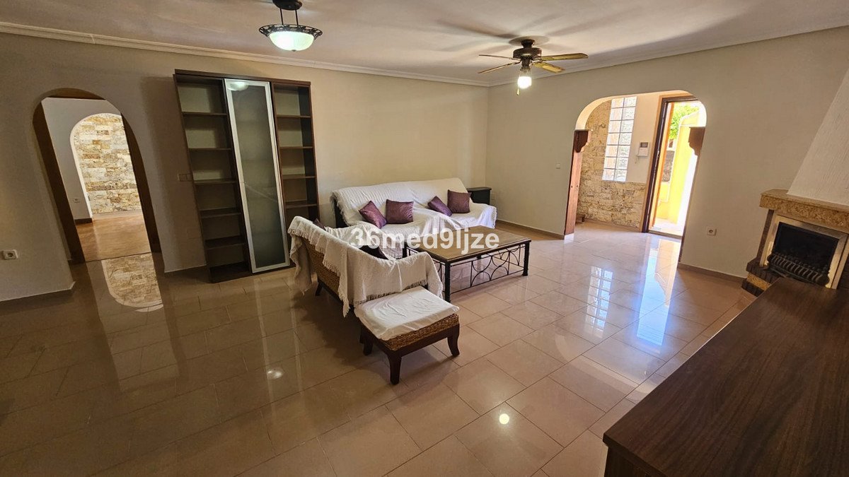 6 Bed Detached Villa in Los Alcazares