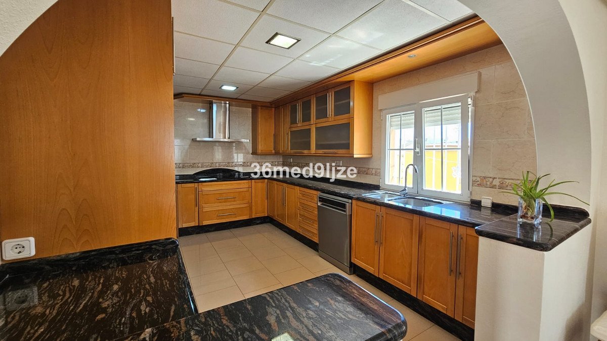 6 Bed Detached Villa in Los Alcazares