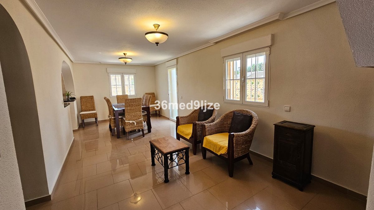 6 Bed Detached Villa in Los Alcazares