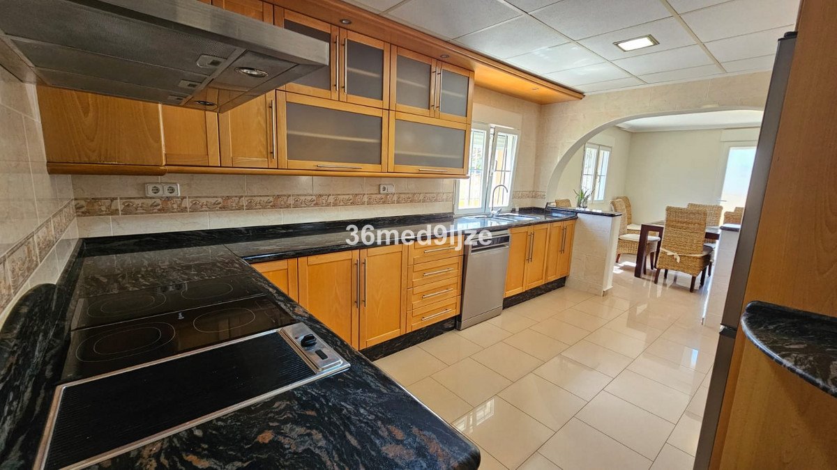 6 Bed Detached Villa in Los Alcazares