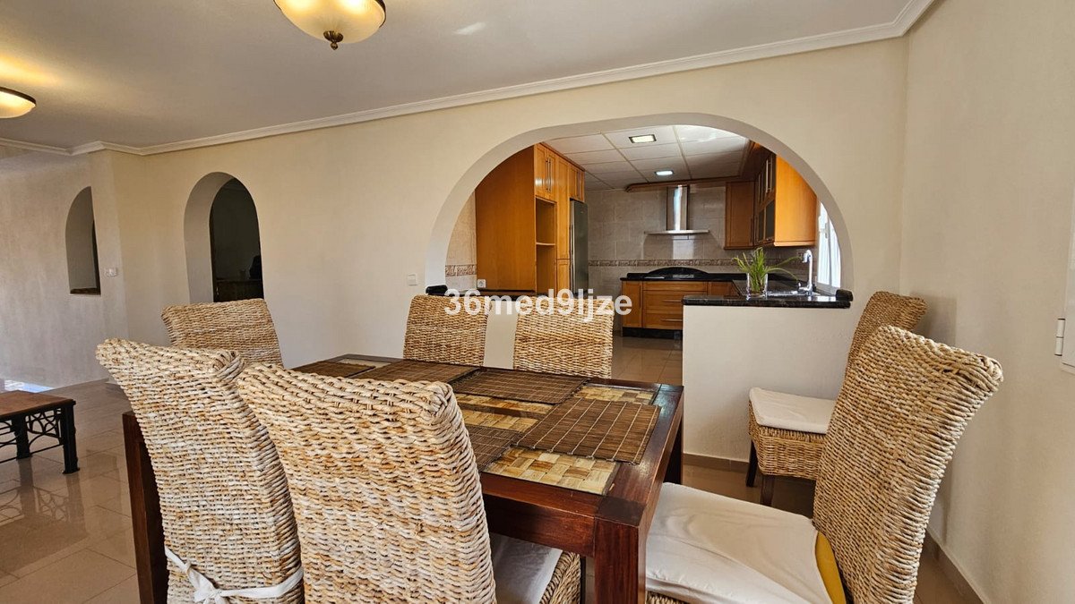 6 Bed Detached Villa in Los Alcazares