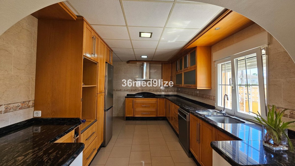 6 Bed Detached Villa in Los Alcazares