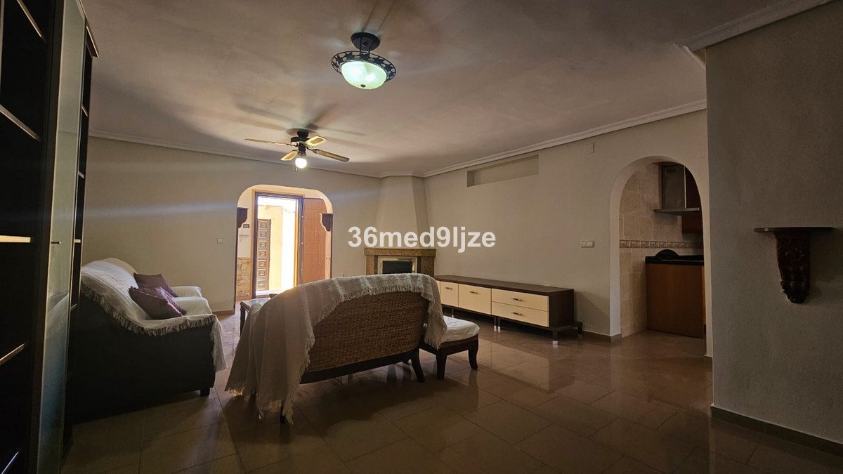6 Bed Detached Villa in Los Alcazares