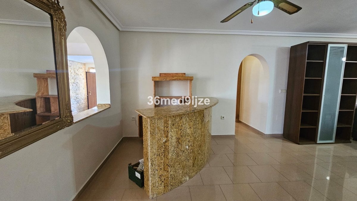 6 Bed Detached Villa in Los Alcazares