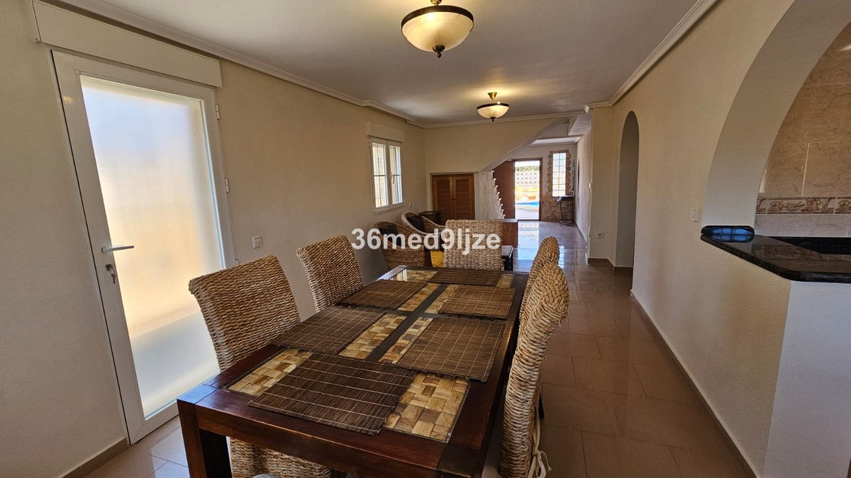 6 Bed Detached Villa in Los Alcazares