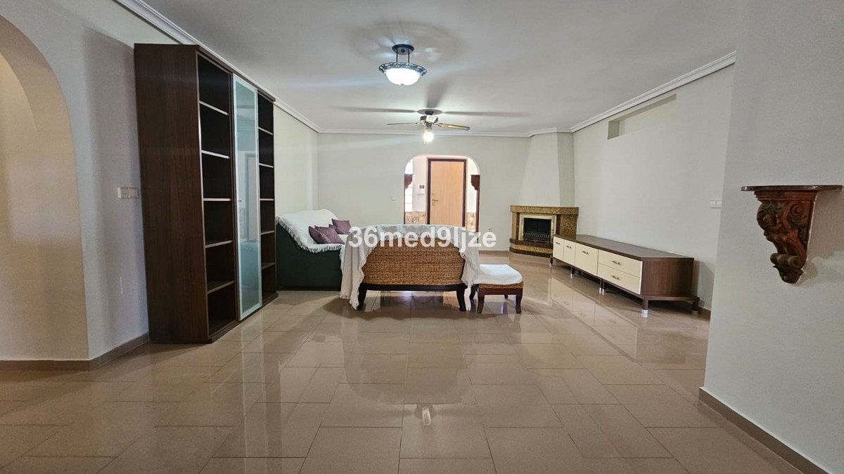 6 Bed Detached Villa in Los Alcazares