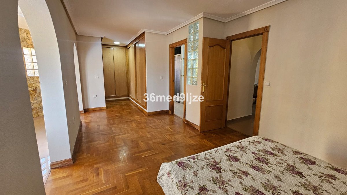6 Bed Detached Villa in Los Alcazares