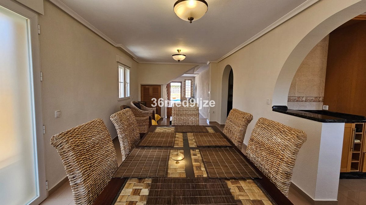 6 Bed Detached Villa in Los Alcazares