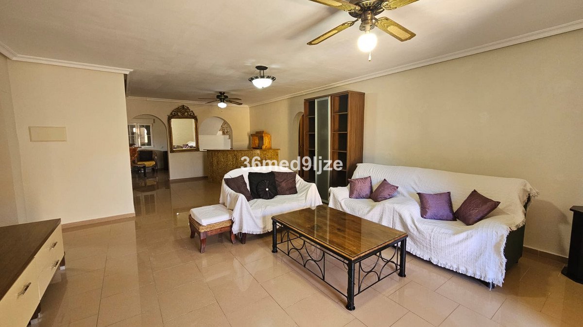 6 Bed Detached Villa in Los Alcazares