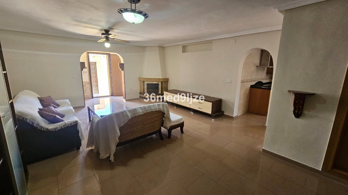 6 Bed Detached Villa in Los Alcazares