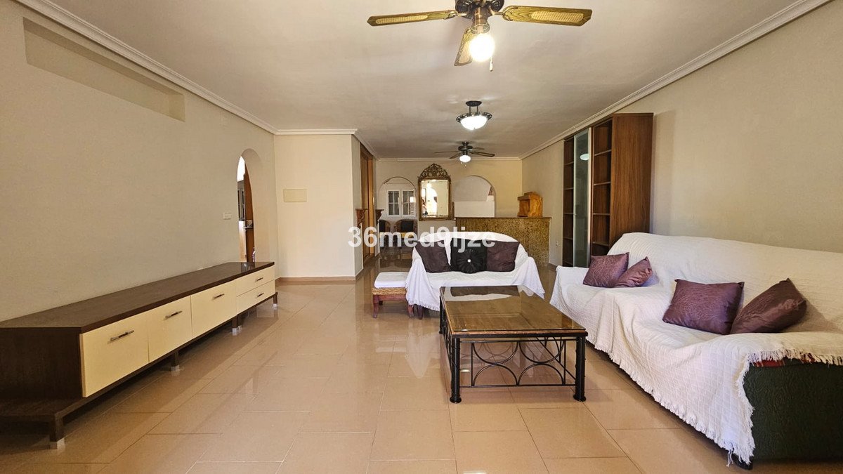 6 Bed Detached Villa in Los Alcazares