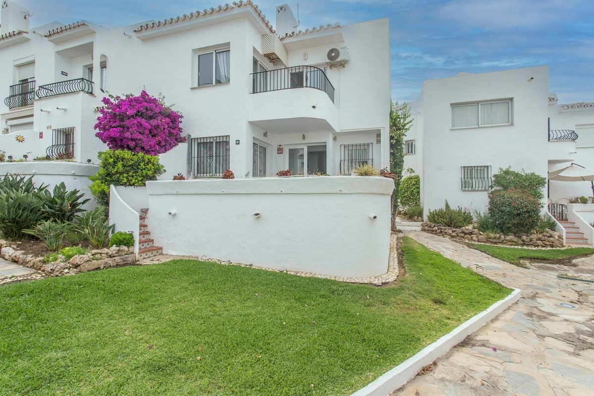 2 Bed Semi-Detached House in Riviera del Sol