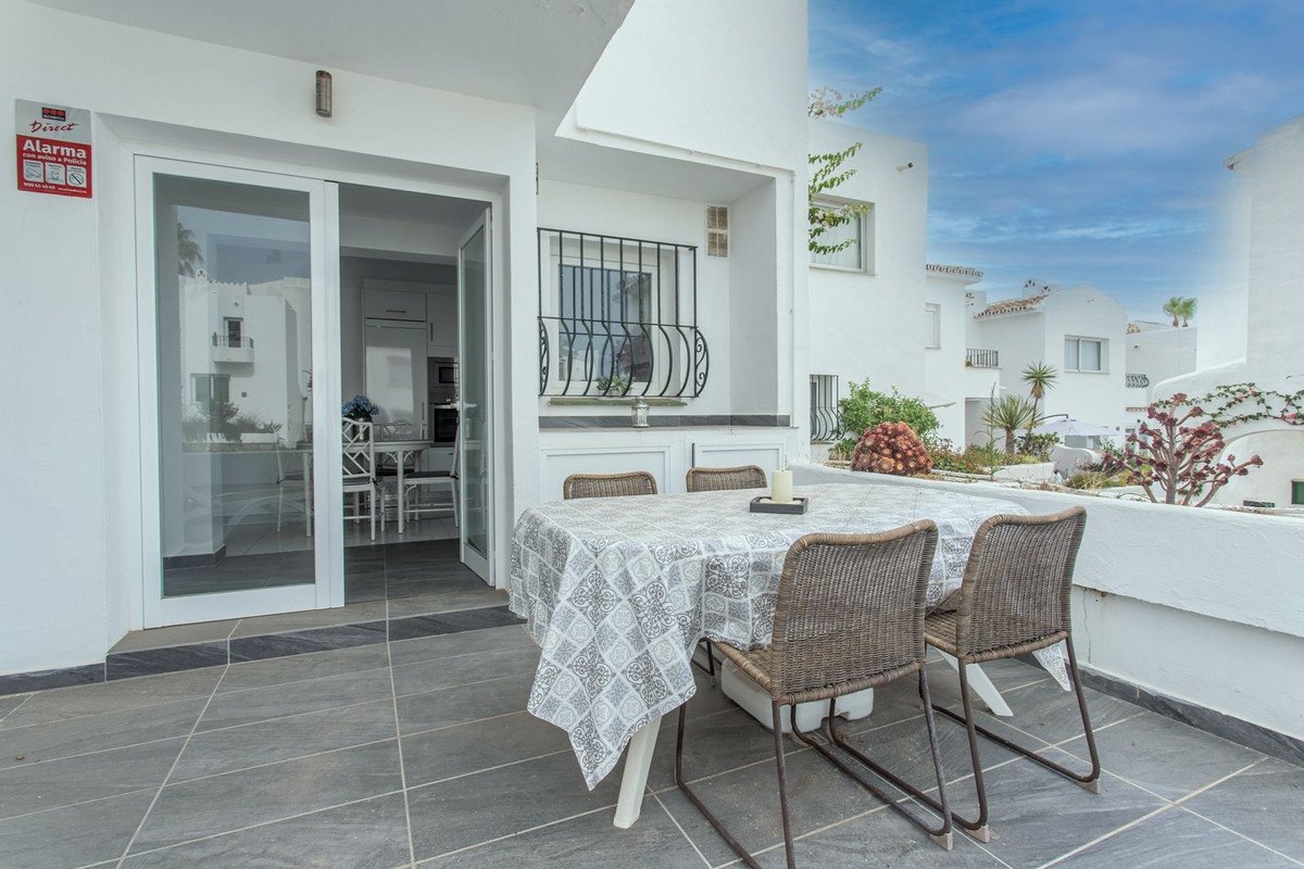 2 Bed Semi-Detached House in Riviera del Sol