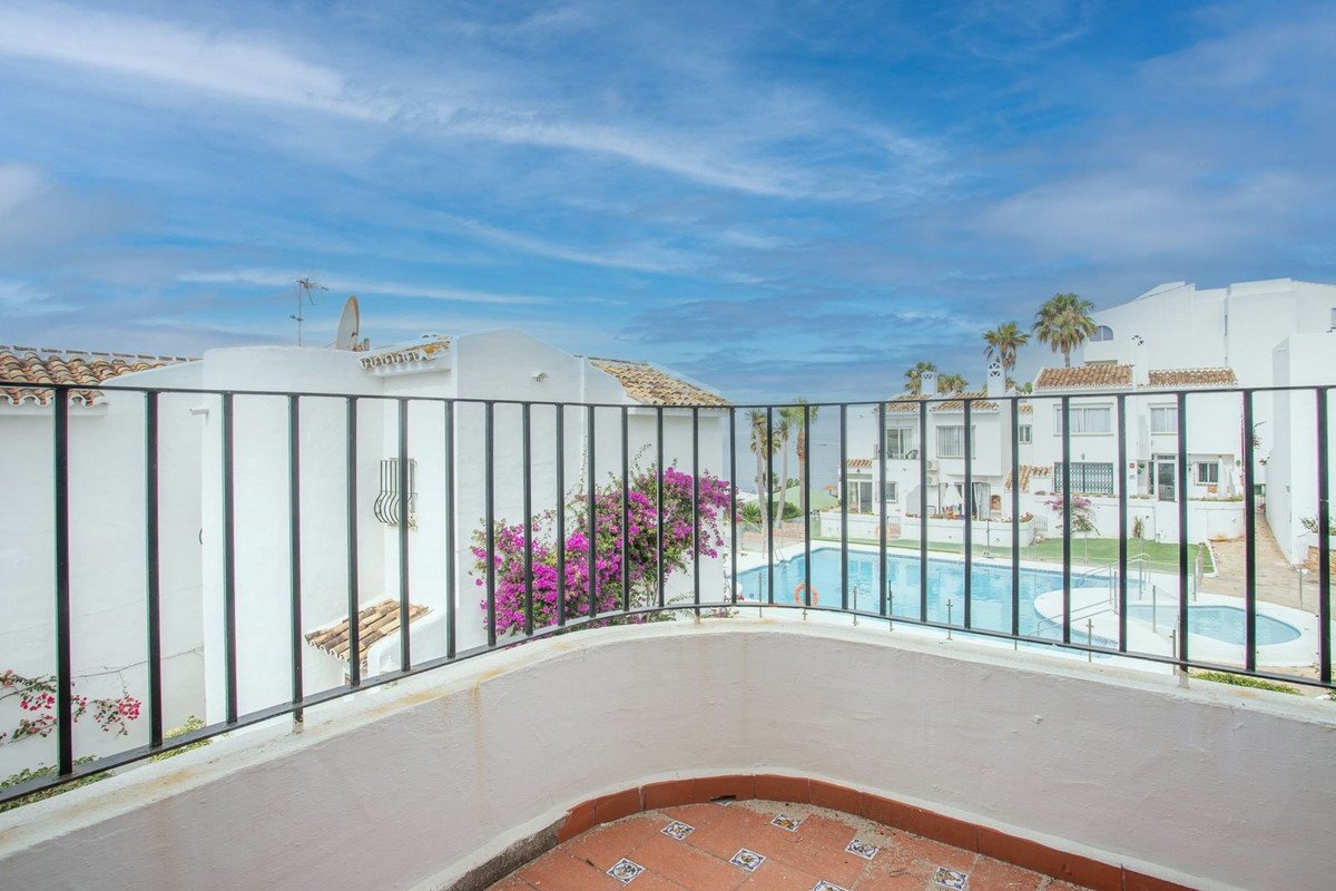 2 Bed Semi-Detached House in Riviera del Sol