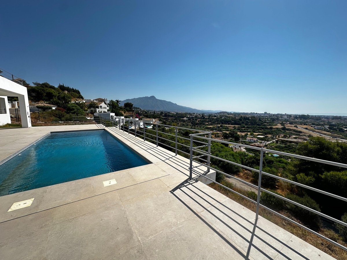 5 Bed Detached Villa in Benahavís