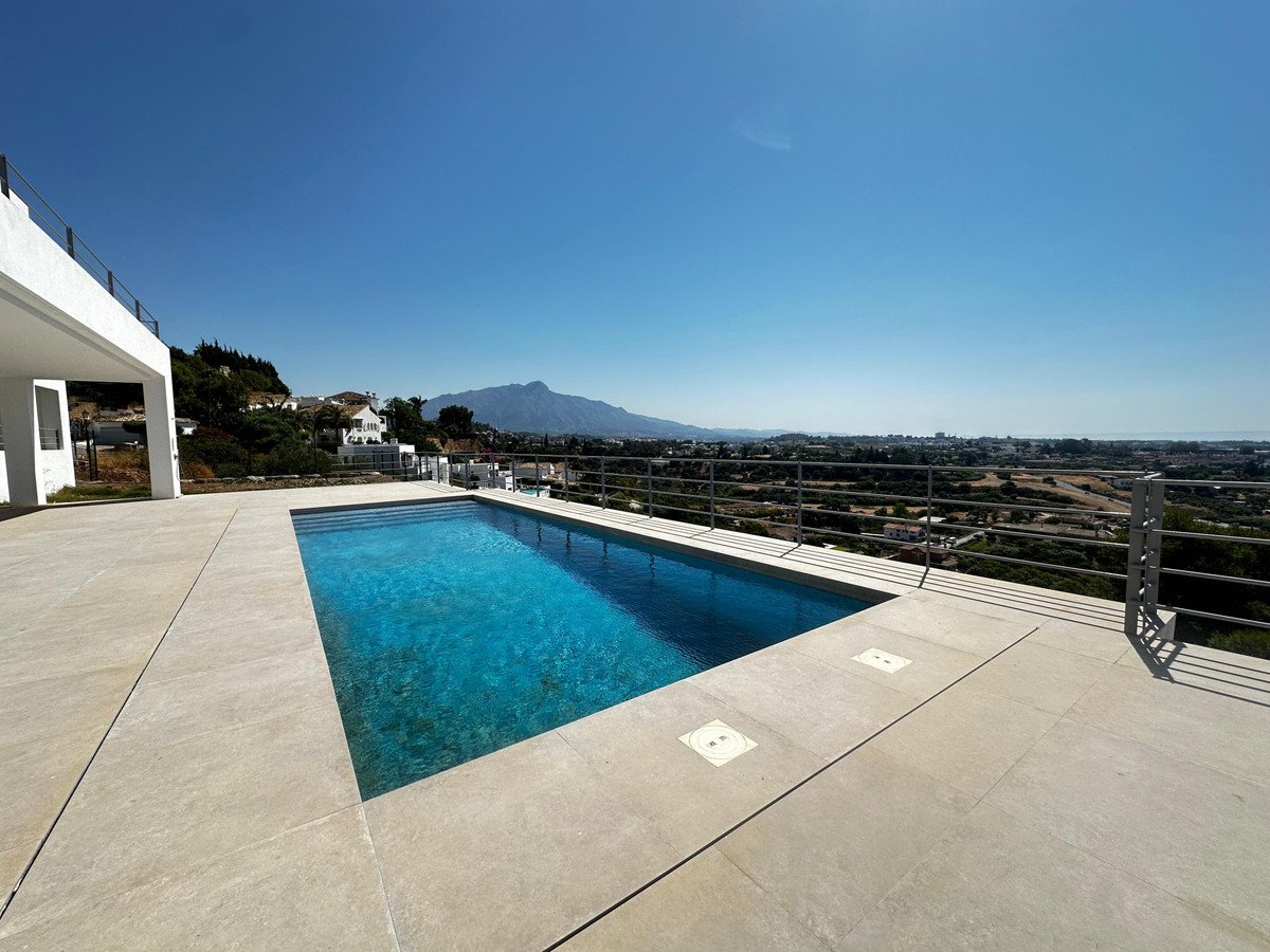 5 Bed Detached Villa in Benahavís